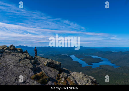 Au sommet de Whiteface Mountain, admirez le panorama époustouflant surplombant Lake Placid Banque D'Images