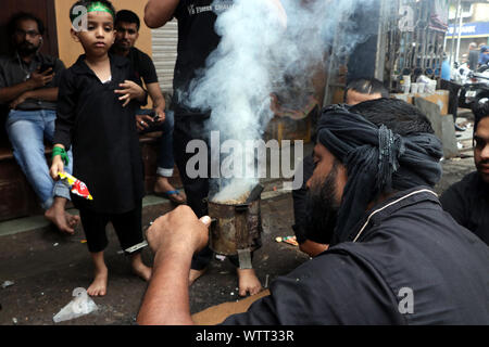 Mumbai, Inde. 10 Sep, 2019. Achoura, jour qui est le jour de Muharram pic émotionnel lorsque les musulmans en général intensifier leur expression de souffrance.La fête de Muharram est le premier mois du calendrier islamique. Il est considéré comme le deuxième mois le plus saint après Ramzan. Muharram, l'un des quatre mois sacrés, est observé par les musulmans à travers le monde. Différents moments de Muharram à Mumbai. Credit : Pacific Press Agency/Alamy Live News Banque D'Images