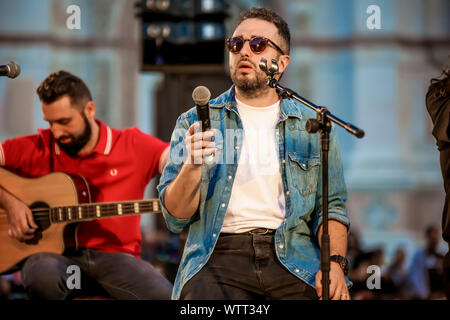 Bologne, Italie. 10 Sep, 2019. Animaux Rapide et Lent les enfants, souvent abrégé en FASK, sont un groupe de rock italien, formé à Pérouse en 2008. Le 10 septembre ils ont joué dans la Piazza Maggiore à Bologne pour un grand événement gratuit, la première de l'Tuttomoltobello festival qui aura lieu à Bologne dans le 'Parco del Dopolavoro Ferroviario' 11, 12, 13 septembre. (Photo de Luigi Rizzo/Pacific Press) Credit : Pacific Press Agency/Alamy Live News Banque D'Images