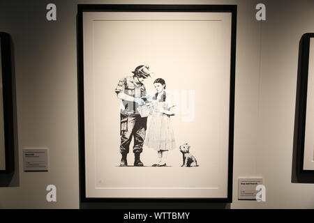 Sydney, Australie. 12 septembre 2019. L'ART DE BANKSY en vedette 80 travaux originaux associés à, sans doute, le plus intriguant et fameux artiste dans l'histoire moderne. Ces morceaux de propriété privée de l'œuvre de Banksy, : toiles, screenprints et sculptures. L'ART DE BANKSY a déjà suscité un enthousiasme lorsqu'il a visité Melbourne, Tel Aviv, Auckland, Toronto et Miami, et maintenant cette exposition unique s'agit de Sydney pour une saison. Crédit : Richard Milnes/Alamy Live News Banque D'Images