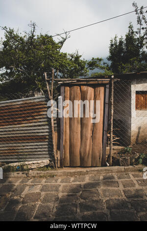 La porte en bois au Guatemala Banque D'Images