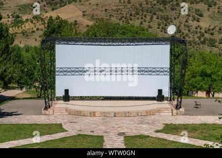 Cinéma de plein air en montagne, piscine cinéma théâtre Banque D'Images