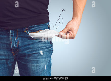 Pauvre homme en jeans avec poche vide et dessiné concept fly Banque D'Images