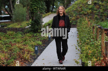 À l'embargo 0001 vendredi 13 septembre la soeur de John Lennon et président honoraire de la Strawberry Field project Julia Baird, au cours de l'ouverture de l'ancien champ de fraises maison d'enfants à Liverpool, rendu célèbre par la chanson des Beatles, qu'il s'ouvre au public pour la première fois en 70 ans. PA Photo. Photo date : mercredi 11 septembre, 2019. Voir l'activité de bienfaisance histoire la fraise. Crédit photo doit se lire : Peter Byrne/PA Wire Banque D'Images