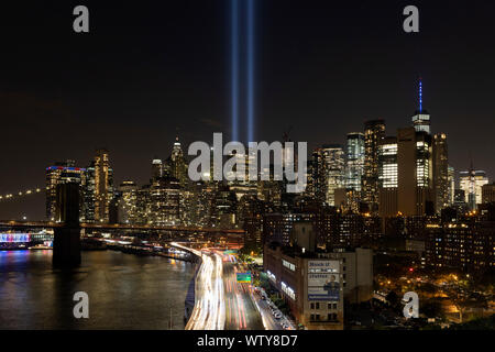 New York, USA. Sep 11, 2019. L'hommage rendu à la lumière, marquant le 18e anniversaire des attaques du 11 septembre à New York, est vu de Manhattan, New York, États-Unis, 11 septembre 2019. Credit : Muzi Li/Xinhua/Alamy Live News Banque D'Images