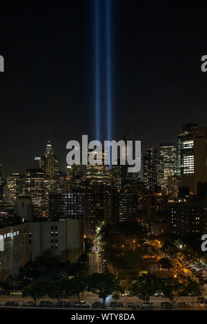 New York, USA. Sep 11, 2019. L'hommage rendu à la lumière, marquant le 18e anniversaire des attaques du 11 septembre à New York, est vu de Manhattan, New York, États-Unis, 11 septembre 2019. Credit : Muzi Li/Xinhua/Alamy Live News Banque D'Images