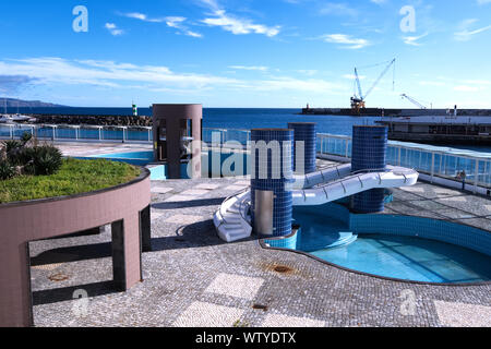 Piscine vide à Ponta Delgada, Açores Banque D'Images