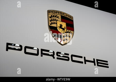 Francfort, Allemagne. Sep 11, 2019. Logo du constructeur automobile allemand Porsche au 2019 Internationale Automobil-Ausstellung (AAI). (Photo de Michael Debets/Pacific Press) Credit : Pacific Press Agency/Alamy Live News Banque D'Images