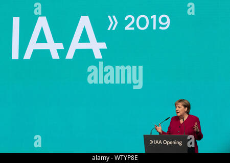 Francfort, Allemagne. Sep 12, 2019. La chancelière Angela Merkel (CDU) prend la parole lors de la cérémonie d'ouverture de l'IAA. Photo : Frank Rumpenhorst/dpa dpa : Crédit photo alliance/Alamy Live News Banque D'Images