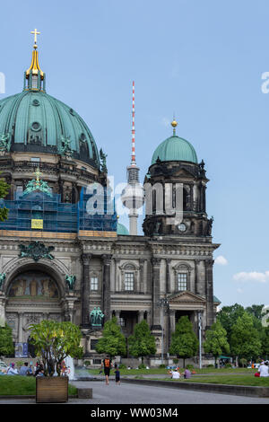 Berlin, Allemagne- 4 juin, 2019 : le parc Lustgarten , vue sur le Berliner Dom sur l'île des Musées Banque D'Images