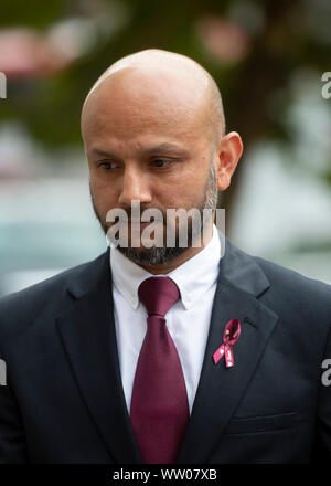 Mohammed Raqeeb arrive à la Royal Courts of Justice à Londres, où lui et sa femme Shelina Begum sont au centre d'un traitement de soutien de la vie de la Haute Cour leur différend sur cinq-année-vieille fille Tafida. Banque D'Images