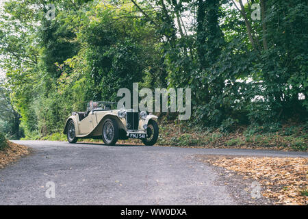 1947 mg d'aller dans un salon de voitures dans la campagne de l'Oxfordshire. Broughton, Banbury, en Angleterre. Vintage filtre appliqué Banque D'Images