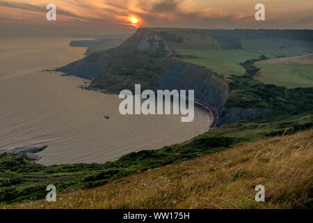 Chapman's Dorset Purbeck Piscine Angleterre Coucher de soleil sur le paysage côtier spectaculaire de la Côte Jurassique, à la piscine de Chapman Banque D'Images