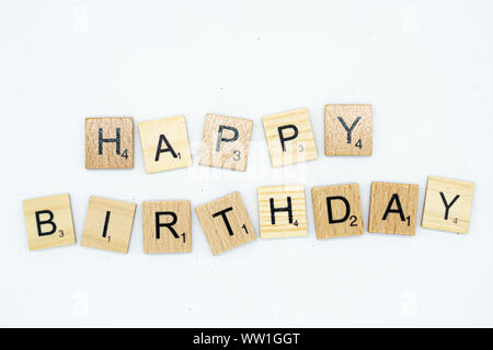 Lettres Alphabet A Z Sur Des Pieces De Scrabble Isole Sur Fond Blanc Avec Chemin De Detourage Photo Stock Alamy