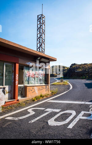 Sur la frontière France-espagne D914 route, sur la côte méditerranéenne, de l'orientale des Pyrénées, France Banque D'Images