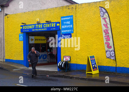 22 septembre 2019 Rooney's Pneu à Bundoran, dans le comté de Donegal Irlande prises par temps humide. Banque D'Images