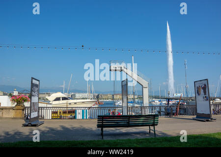 Genève, SUISSE - Le 29 août 2019. Au sujet du travail d'exposition en plein air sur les rives du lac Léman, Genève, Suisse le port Banque D'Images