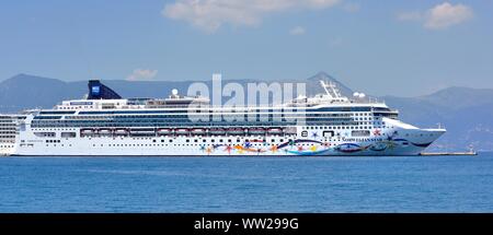 Norwegian Star, Dawn-class,bateau de croisière amarré au port de Corfou Corfou,Nouvelles,Kerkyra,Corcyre, îles Ioniennes, Grèce Banque D'Images