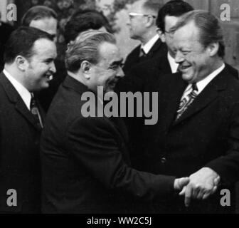 La visite du chef d'État soviétique et du parti Leonid Brejnev (l) à la République fédérale d'Allemagne du 18 au 22 mai 1973 a été un pas vers l'assouplissement de la relations Est-Ouest. Le chancelier Willy Brandt (r). Dans le monde d'utilisation | Banque D'Images