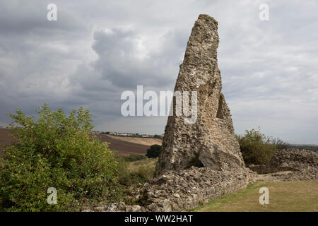 La demeure de Hadleigh Castle le 10 septembre 2019, à Hadleigh, Essex, Angleterre. Hadleigh Castle est une fortification en ruine dans le comté anglais de l'Essex, donnant sur l'estuaire de la Tamise, au sud de la ville de Hadleigh. Construite après 1215 pendant le règne de Henry III par Hubert de Burgh, le château est entouré d'un parc et avaient un rôle économique et rôle défensif. Le château a été considérablement élargie et réaménagée par Edouard III, qui l'a transformé en une grande propriété, Banque D'Images