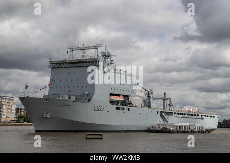 Londres, Royaume-Uni. 12 Septembre, 2019. La baie de Lyme de demandes (L3007) amarré dans le Thames près de Greenwich. Appel de demandes la baie de Lyme est une classe Bay landing ship dock auxiliaire de la Royal Fleet Auxiliary et capables d'offrir une importante force de combat n'importe où dans le monde. Crédit : Guy Josse/Alamy Live News Banque D'Images