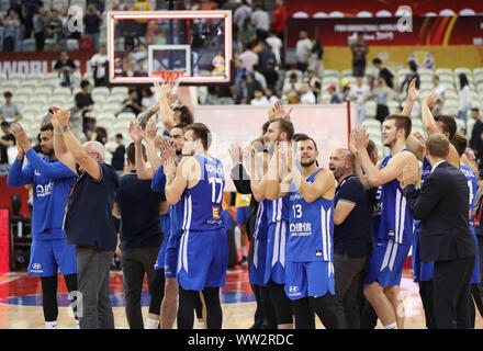 Shanghai, Chine. Sep 12, 2019. Les joueurs de la République tchèque, célébrer la victoire lors des jeux de classification 5-8 entre la Pologne et la République tchèque à la FIBA 2019 Coupe du Monde à Shanghai, la Chine orientale, le 12 septembre 2019. Credit : Ding Ting/Xinhua/Alamy Live News Banque D'Images