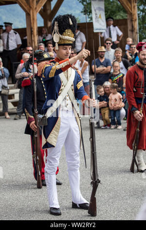 La Miaou Festival à Combloux : Grenadier en utilisant la baguette Banque D'Images