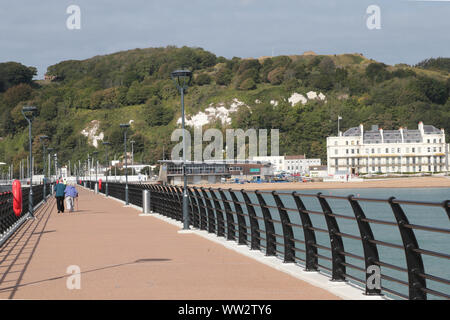 La nouvelle jetée de 550 mètres sur l'ouest des quais à Dover Kent qui fait partie de la communes Programme de renaissance. Banque D'Images