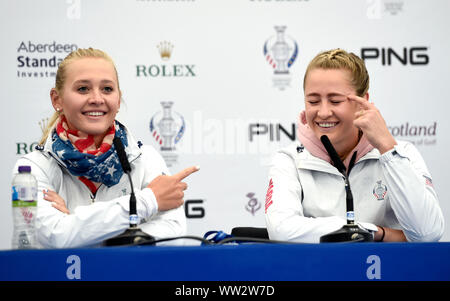 Jessica Korda du Team USA (à gauche) et Nelly Korda lors d'une conférence de presse le jour de l'aperçu quatre Solheim Cup 2019 à Gleneagles Golf Club, à Auchterarder. Banque D'Images