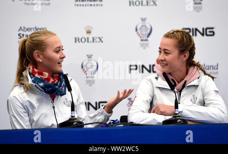 Jessica Korda du Team USA (à gauche) et Nelly Korda lors d'une conférence de presse le jour de l'aperçu quatre Solheim Cup 2019 à Gleneagles Golf Club, à Auchterarder. Banque D'Images