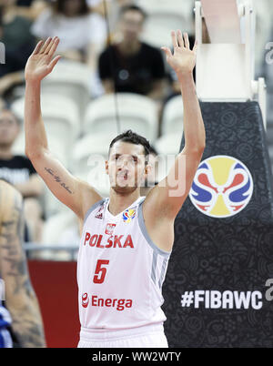 Shanghai, Chine. Sep 12, 2019. Aaron Cel de Pologne réagit au cours de la jeux de classification 5-8 entre la Pologne et la République tchèque à la FIBA 2019 Coupe du Monde à Shanghai, la Chine orientale, le 12 septembre 2019. Credit : Ding Ting/Xinhua/Alamy Live News Banque D'Images