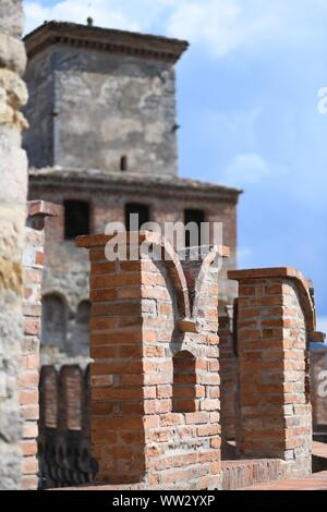 Vieille ville d'Italie, Château du Moyen âge Banque D'Images