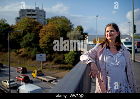 Berlin, Allemagne. Sep 12, 2019. Katharina Bergmann, témoin contemporain. Katharina Bergmann n'a pas connu l'escalade de la situation à l'ambassade. Elle appartient à l'intention des réfugiés dans la phase antérieure de l'année de bouleversements. Deux tentatives d'atteindre l'ouest via la Hongrie l'échec. Credit : Gregor Fischer/dpa/Alamy Live News Banque D'Images