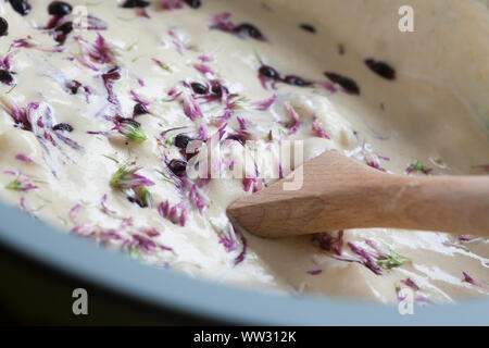 Pfannkuchen mit Blaubeeren Blaubeer-Pfannkuchen Rotklee, und, Pfannekuchen Blaubeerpfannkuchen, Economical, wird, gerürhrt Wiesen-Kl Heidelbeere Blaubeere,, Banque D'Images