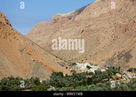 Montagnes dans Wadi Tiwi, Oman Banque D'Images