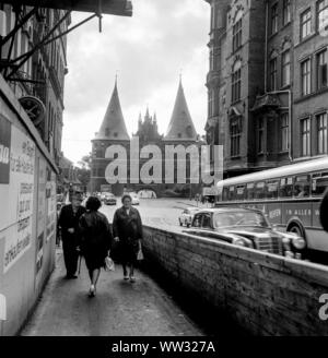 HOLSTENTOR Lübeck Allemagne converti un entrepôt de sel de la porte de la ville historique Banque D'Images