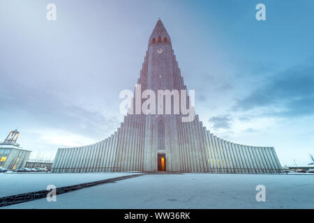 Hallgrímskirkja, église paroissiale luthérienne de Reykjavik, Islande Banque D'Images