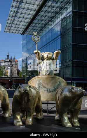 L'ours à Berlin avec quadriga Kranzler Eck Banque D'Images