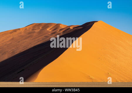Dunes de sable, Sossusvlei, Namib-Naukluft National Park, Sesriem, Namibie Banque D'Images