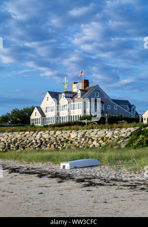 Waterfront Beach house sur le port de Chatham, Cape Cod, Massachusetts, États-Unis. Banque D'Images