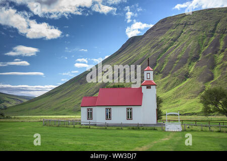 Belle ville d'Akureyri en Islande en été Banque D'Images