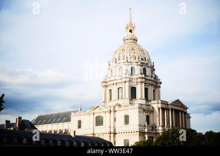 Bâtiment des invalides à Paris, France, à la lumière de soleil du soir Banque D'Images