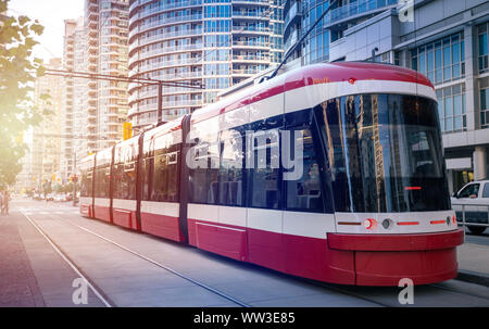 Tramway moderne à Toronto, Ontario, Canada Banque D'Images