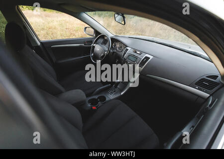 La région de Dnipropetrovsk, Ukraine - 08 septembre 2019 : Hyundai Sonata 2008 D'INTÉRIEUR, COULEUR GRIS, Banque D'Images