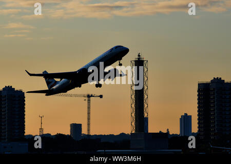 Sur la photo, l'avion de British Airways à l'aéroport de London City. Banque D'Images