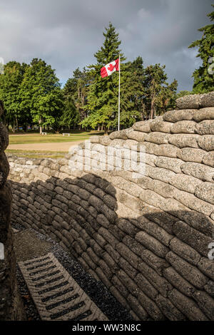 La PREMIÈRE GUERRE MONDIALE restauré des tranchées au centre des visiteurs canadiens à la crête de Vimy sur le champ de bataille de la Somme Banque D'Images