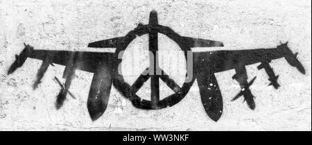 Symbole de paix avec bomber sur grungy wall. Idéal pour vos œuvres créatives. Banque D'Images