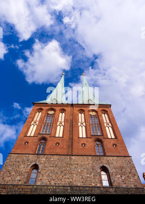 Une vue de l'extérieur de Nikolai Kirche, également connu sous le nom de église Saint Nicolas dans la ville de Berlin, Allemagne. C'est la plus ancienne église de Berlin. Banque D'Images