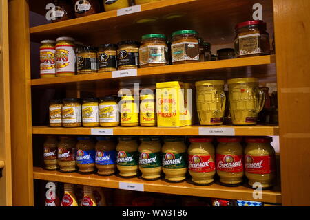 Middleton, WI USA. Jul 2018. L'intérieur du National Mustard Museum avec des informations nationales et importées, dijons, et de nombreux éléments historiques d'yesteryea Banque D'Images