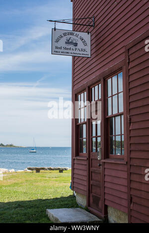 Noank est sur une petite péninsule à l'extrémité ouest entrée de Mystic River Harbour. Un ancien bateau de pêche et de construire la communauté, a encore une foule d'été. Banque D'Images